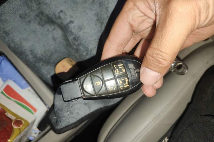 Used Chrysler Grand Voyager 2013 3.6L Luxury Edition Vehicle Key