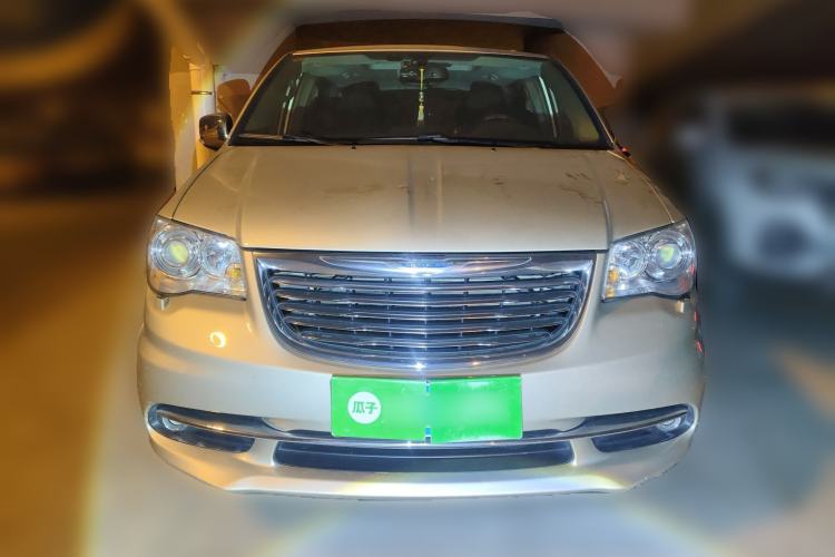 Used Chrysler Grand Voyager 2013 3.6L Luxury Edition Front