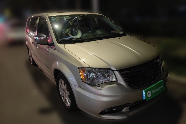 Used Chrysler Grand Voyager 2013 3.6L Luxury Edition Front Right 45 Deg