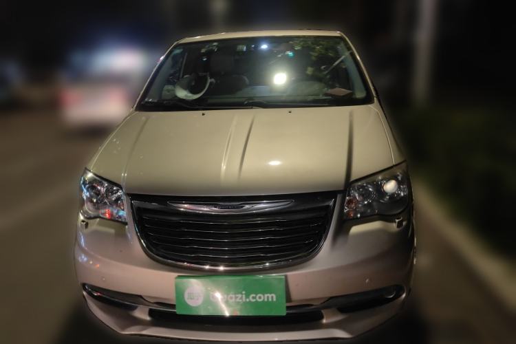 Used Chrysler Grand Voyager 2013 3.6L Luxury Edition Front