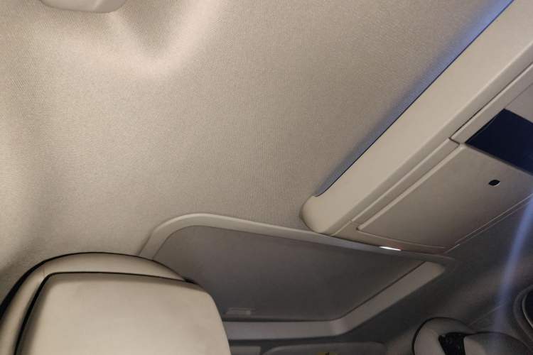 Used Chrysler Grand Voyager 2013 3.6L Luxury Edition Headliner