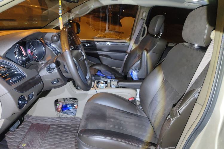 Used Chrysler Grand Voyager 2013 3.6L Luxury Edition Left Front Seat