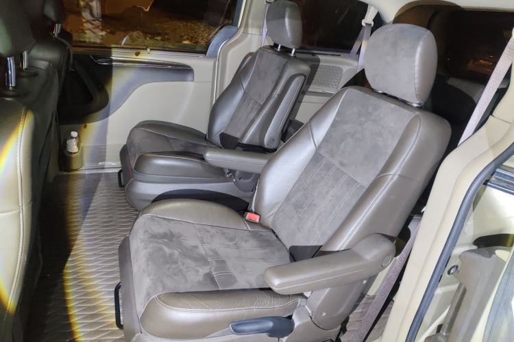 Used Chrysler Grand Voyager 2013 3.6L Luxury Edition Left Rear Seat