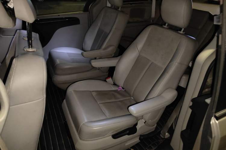 Used Chrysler Grand Voyager 2013 3.6L Luxury Edition Left Rear Seat