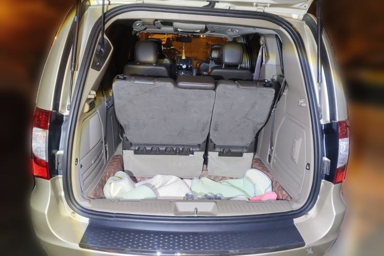 Used Chrysler Grand Voyager 2013 3.6L Luxury Edition Trunk
