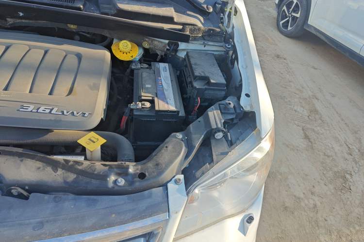 Used Chrysler Grand Voyager 2013 3.6L Luxury Edition Engine Bay Left