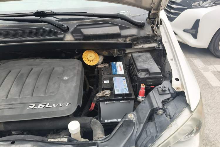 Used Chrysler Grand Voyager 2013 3.6L Luxury Edition Engine Bay Left