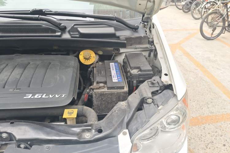 Used Chrysler Grand Voyager 2013 3.6L Luxury Edition Engine Bay Left