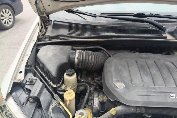 Used Chrysler Grand Voyager 2013 3.6L Luxury Edition Engine Bay Right