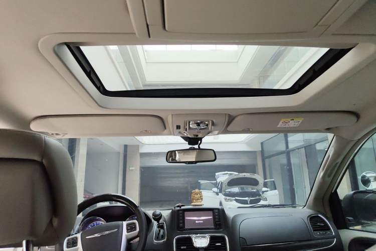 Used Chrysler Grand Voyager 2013 3.6L Luxury Edition Headliner