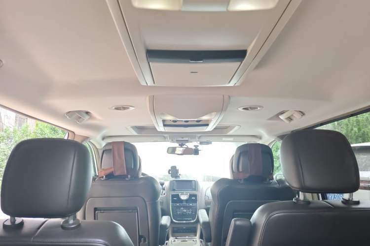 Used Chrysler Grand Voyager 2013 3.6L Luxury Edition Headliner