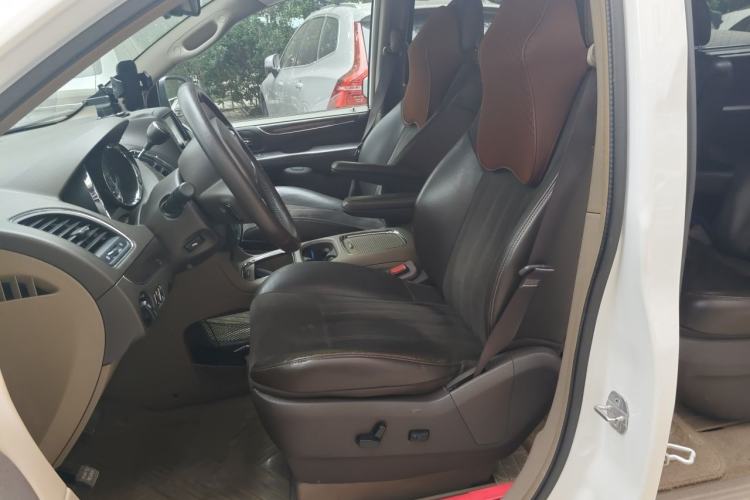 Used Chrysler Grand Voyager 2013 3.6L Luxury Edition Left Front Seat