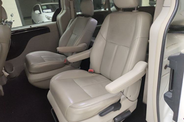 Used Chrysler Grand Voyager 2013 3.6L Luxury Edition Left Rear Seat