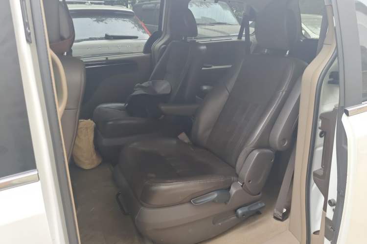Used Chrysler Grand Voyager 2013 3.6L Luxury Edition Left Rear Seat