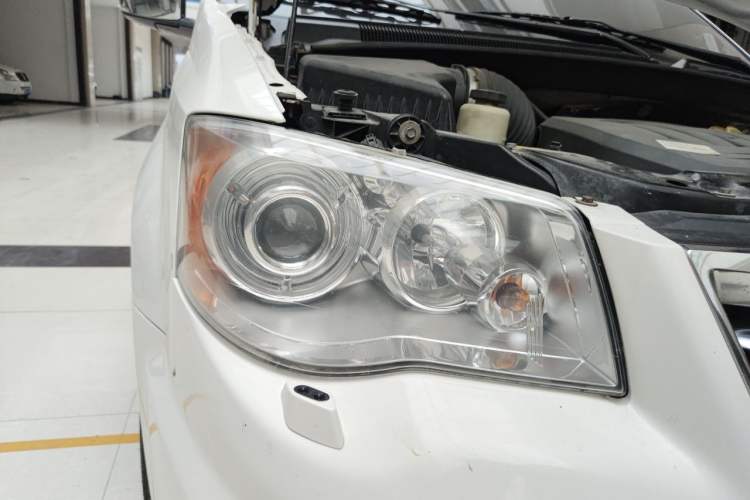 Used Chrysler Grand Voyager 2013 3.6L Luxury Edition Right Front Headlight