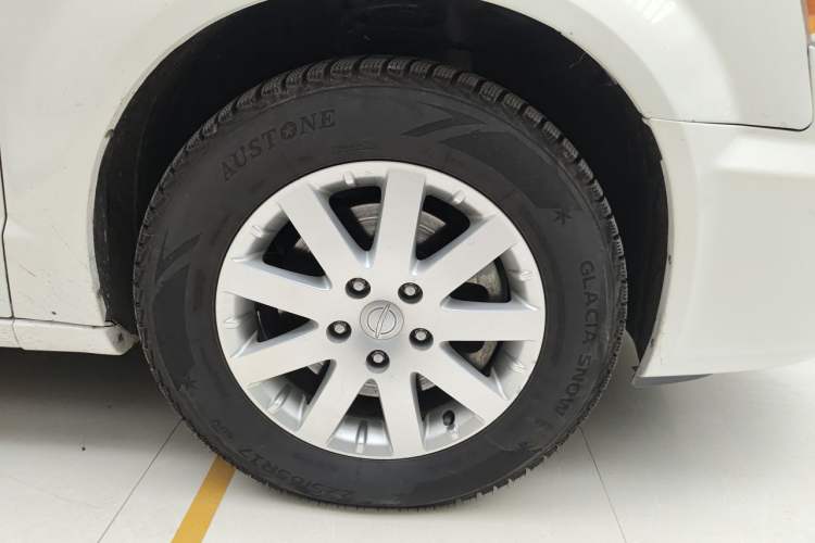 Used Chrysler Grand Voyager 2013 3.6L Luxury Edition Right Front Wheel Hub
