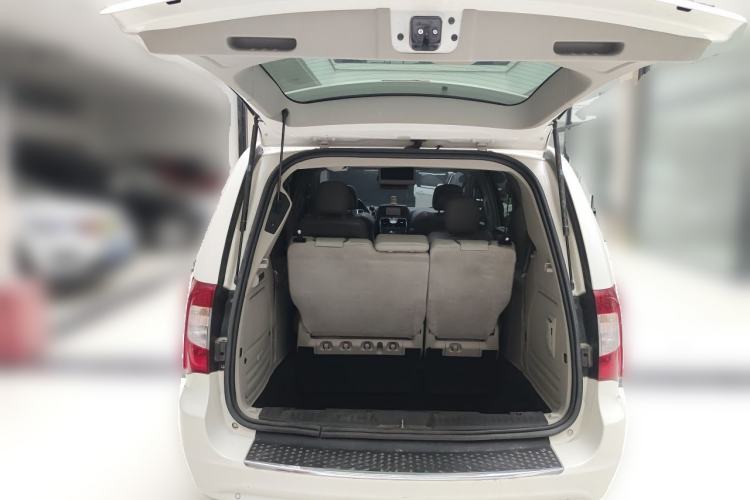 Used Chrysler Grand Voyager 2013 3.6L Luxury Edition Trunk