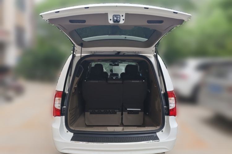 Used Chrysler Grand Voyager 2013 3.6L Luxury Edition Trunk