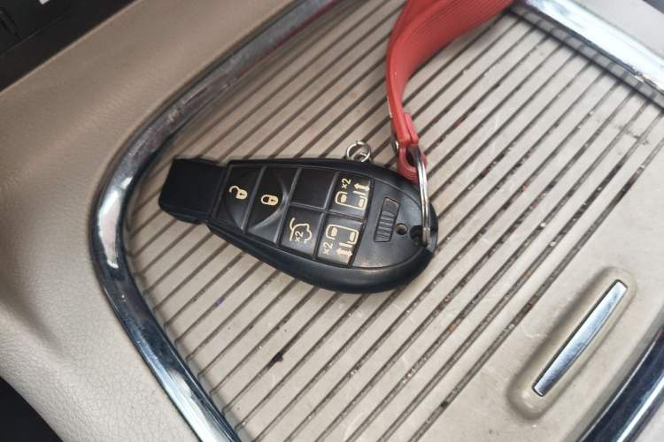 Used Chrysler Grand Voyager 2013 3.6L Luxury Edition Vehicle Key