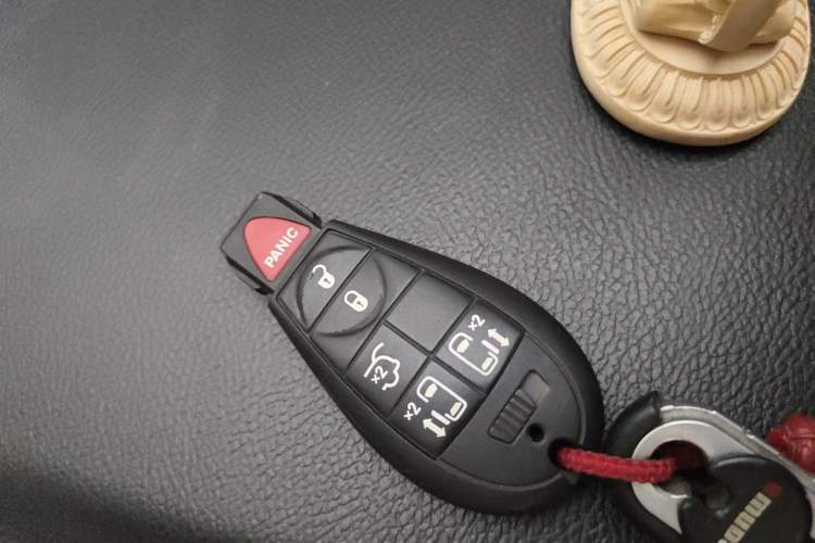 Used Chrysler Grand Voyager 2013 3.6L Luxury Edition Vehicle Key