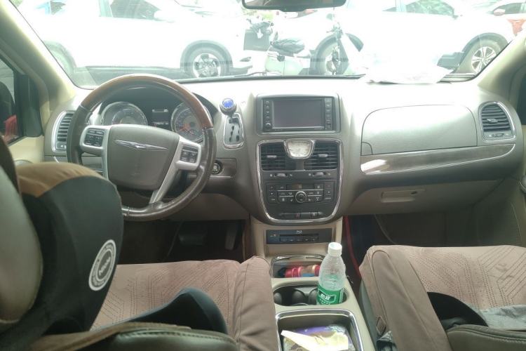 Used Chrysler Grand Voyager  Center Console