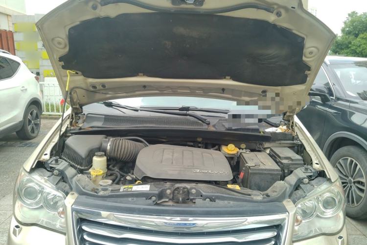 Used Chrysler Grand Voyager  Engine Bay