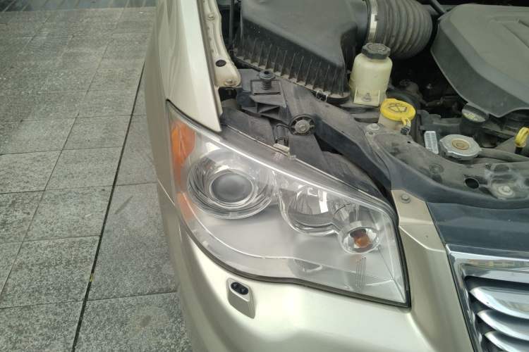 Used Chrysler Grand Voyager  Right Front Headlight