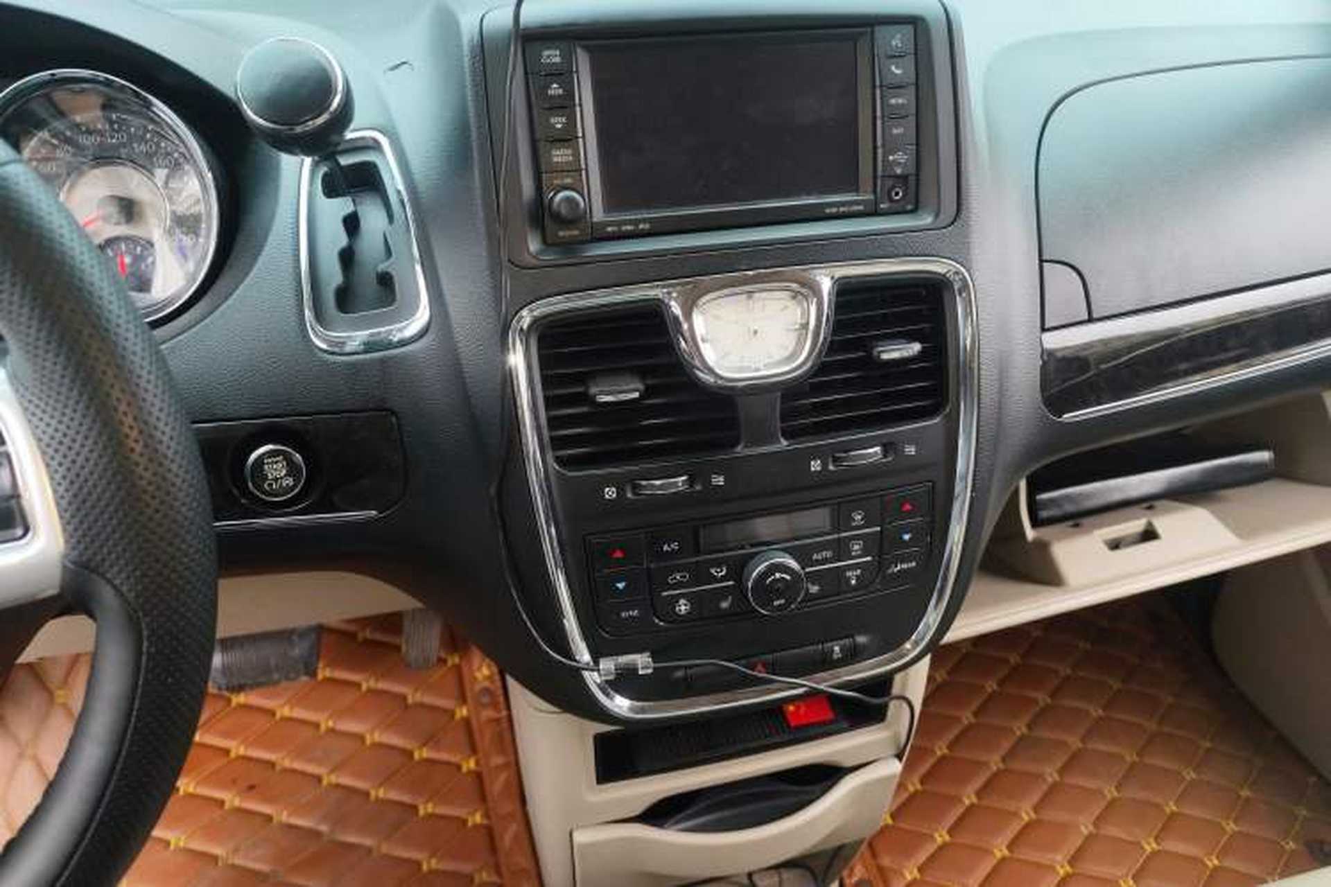 Used Chrysler Grand Voyager 2014 3.6L Comfort Edition Audio And AC Panel