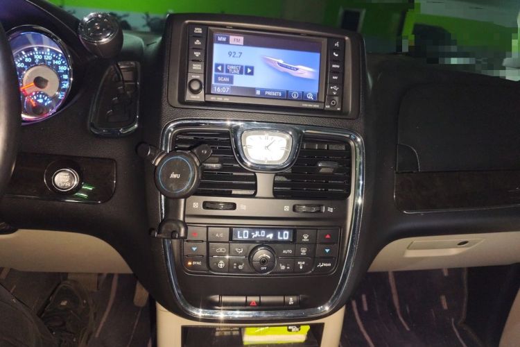 Used Chrysler Grand Voyager 2014 3.6L Comfort Edition Audio And AC Panel