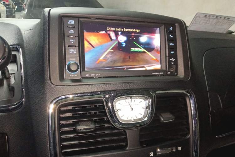 Used Chrysler Grand Voyager 2014 3.6L Comfort Edition Audio And AC Panel