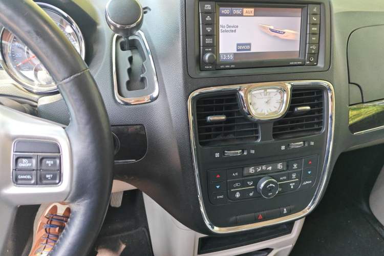 Used Chrysler Grand Voyager 2014 3.6L Comfort Edition Audio And AC Panel