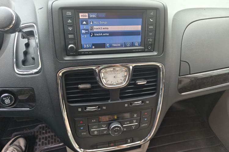 Used Chrysler Grand Voyager 2014 3.6L Comfort Edition Audio And AC Panel