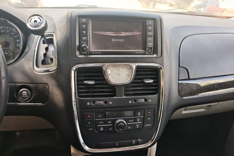 Used Chrysler Grand Voyager 2014 3.6L Comfort Edition Audio And AC Panel