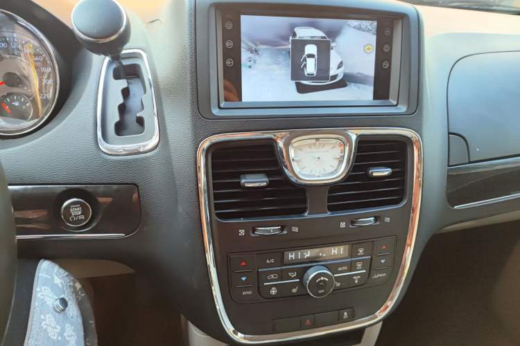 Used Chrysler Grand Voyager 2014 3.6L Comfort Edition Audio And AC Panel