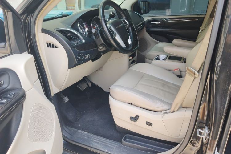 Used Chrysler Grand Voyager 2014 3.6L Comfort Edition Driver Seat