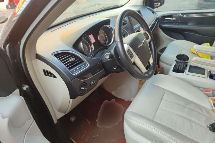 Used Chrysler Grand Voyager 2014 3.6L Comfort Edition Driver Seat