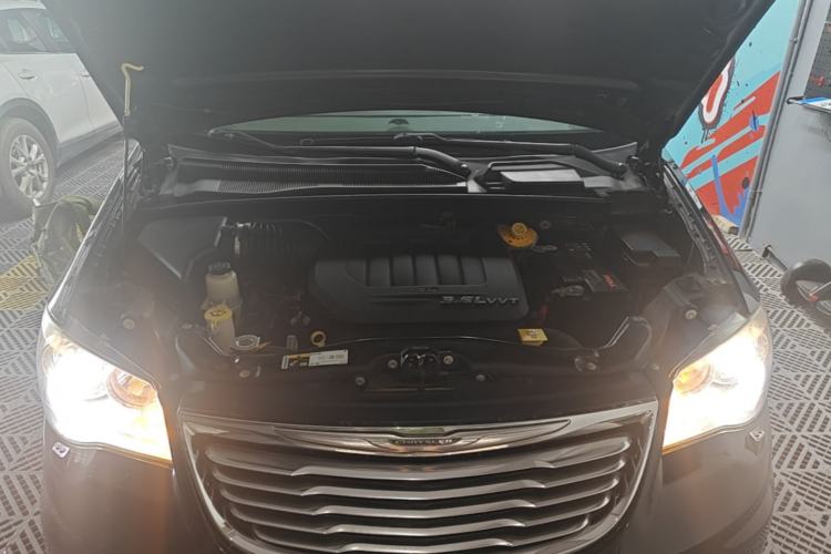 Used Chrysler Grand Voyager 2014 3.6L Comfort Edition Engine Bay