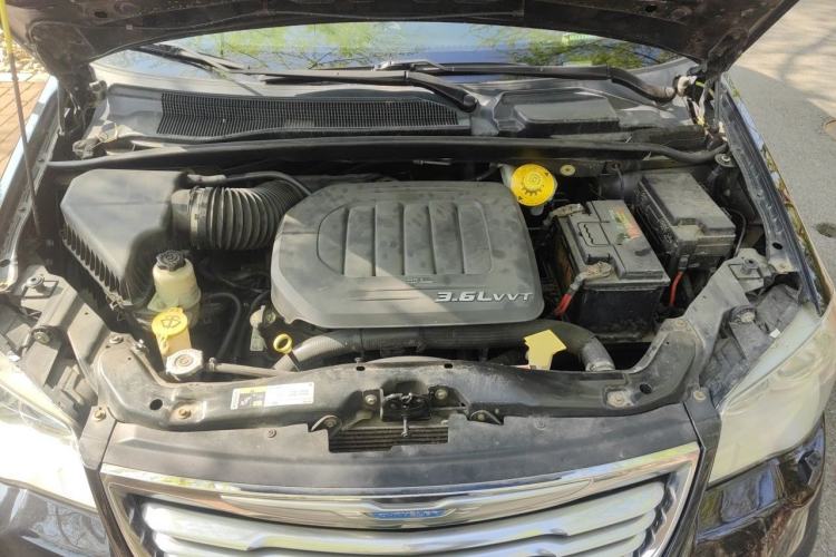 Used Chrysler Grand Voyager 2014 3.6L Comfort Edition Engine Bay