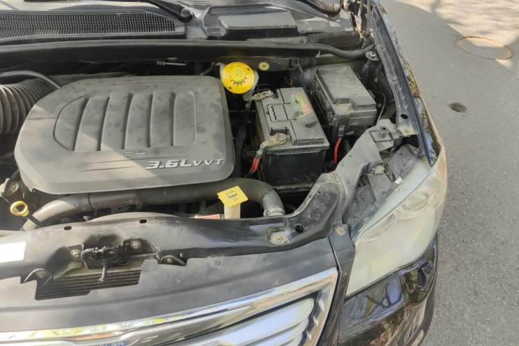 Used Chrysler Grand Voyager 2014 3.6L Comfort Edition Engine Bay Left