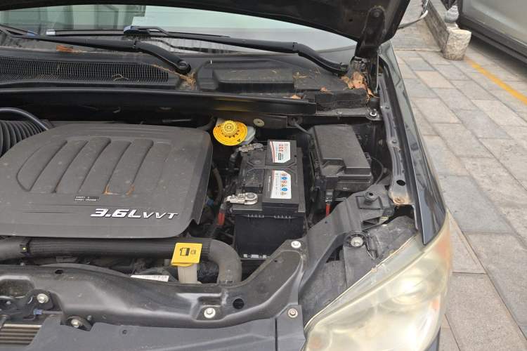 Used Chrysler Grand Voyager 2014 3.6L Comfort Edition Engine Bay Left