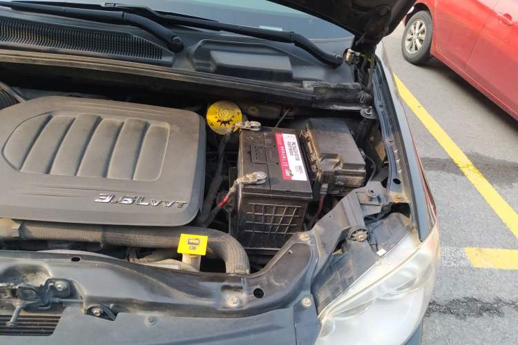 Used Chrysler Grand Voyager 2014 3.6L Comfort Edition Engine Bay Left