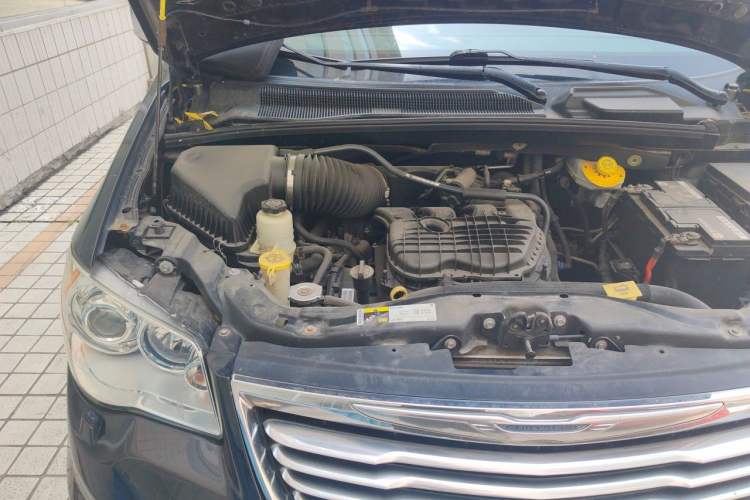 Used Chrysler Grand Voyager 2014 3.6L Comfort Edition Engine Bay Right