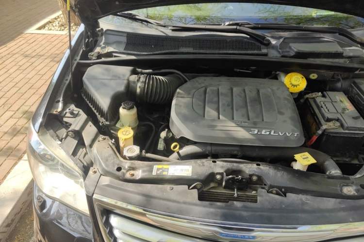 Used Chrysler Grand Voyager 2014 3.6L Comfort Edition Engine Bay Right