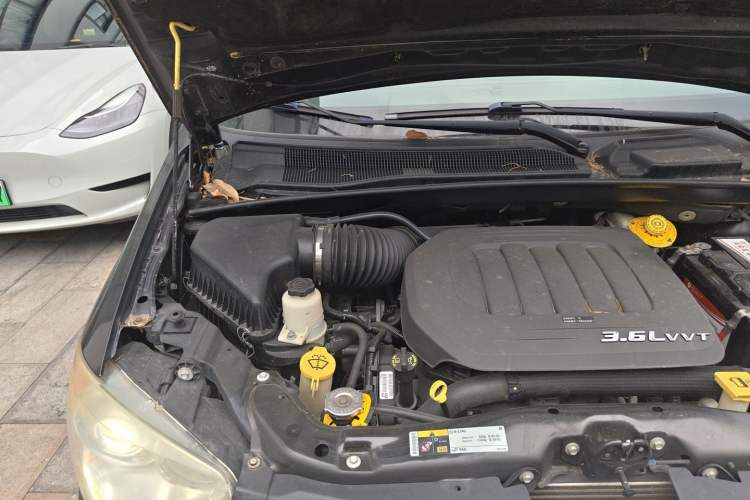 Used Chrysler Grand Voyager 2014 3.6L Comfort Edition Engine Bay Right
