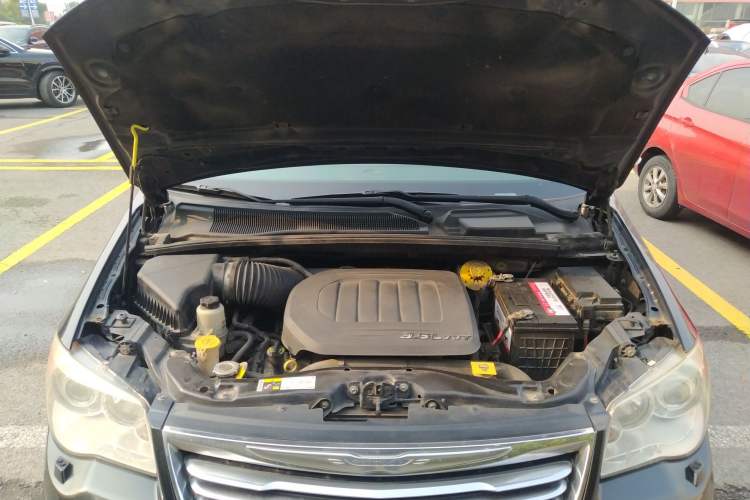 Used Chrysler Grand Voyager 2014 3.6L Comfort Edition Engine Bay