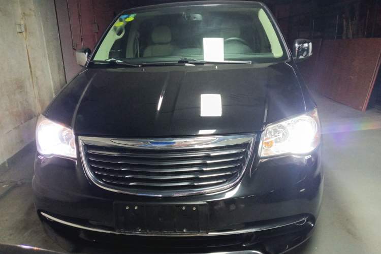 Used Chrysler Grand Voyager 2014 3.6L Comfort Edition Exterior 1