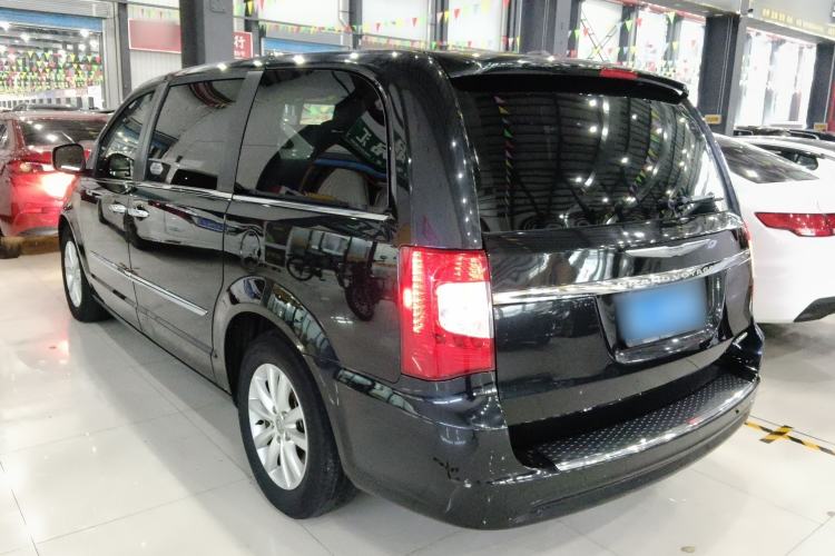 Used Chrysler Grand Voyager 2014 3.6L Comfort Edition Exterior 2