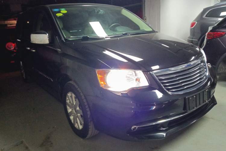 Used Chrysler Grand Voyager 2014 3.6L Comfort Edition Exterior 2