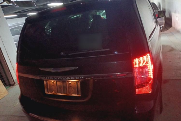 Used Chrysler Grand Voyager 2014 3.6L Comfort Edition Exterior 4