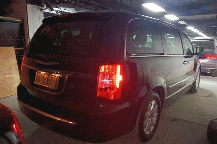 Used Chrysler Grand Voyager 2014 3.6L Comfort Edition Exterior 5